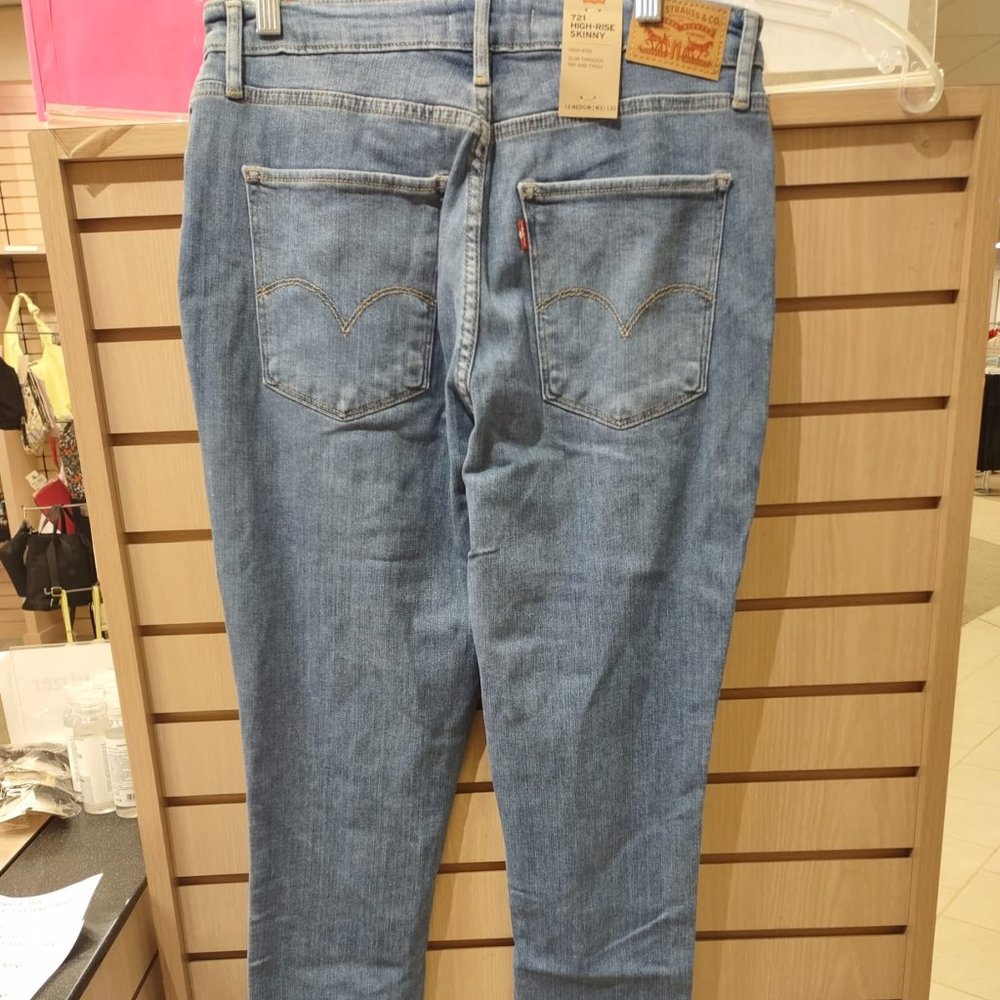 Levis Women's 721 High-Waisted Skinny Jeans - Picture 4 of 8
